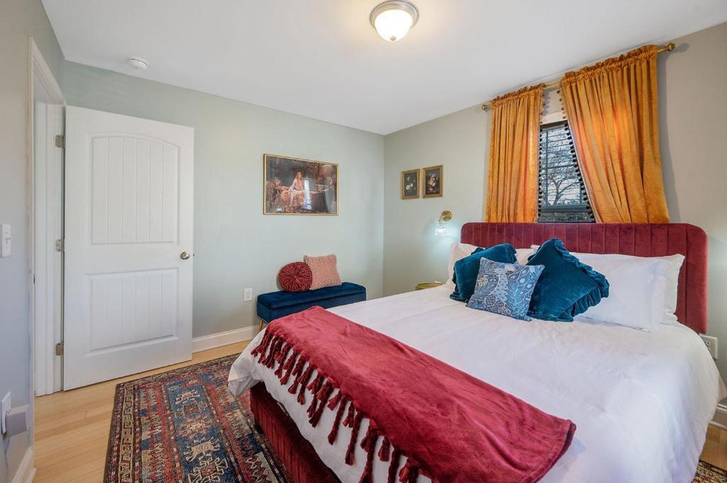 New Victorian Theme, 3Br, Lrg Backyard Close To Pnc Arena, Downtown, And Rdu Airport Ралей Екстериор снимка