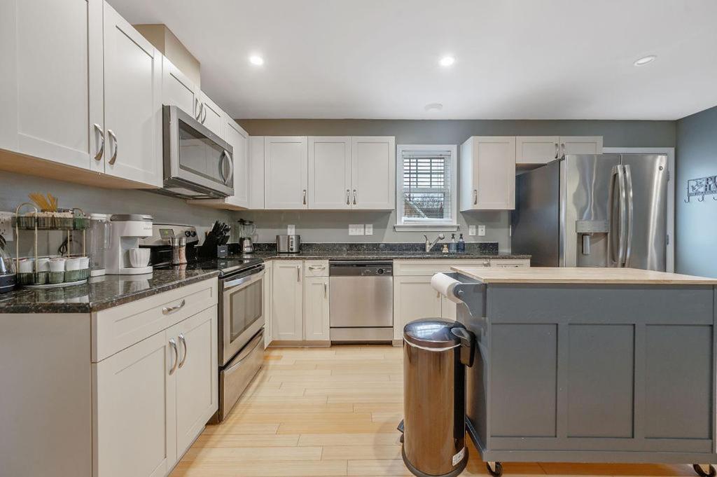 New Victorian Theme, 3Br, Lrg Backyard Close To Pnc Arena, Downtown, And Rdu Airport Ралей Екстериор снимка