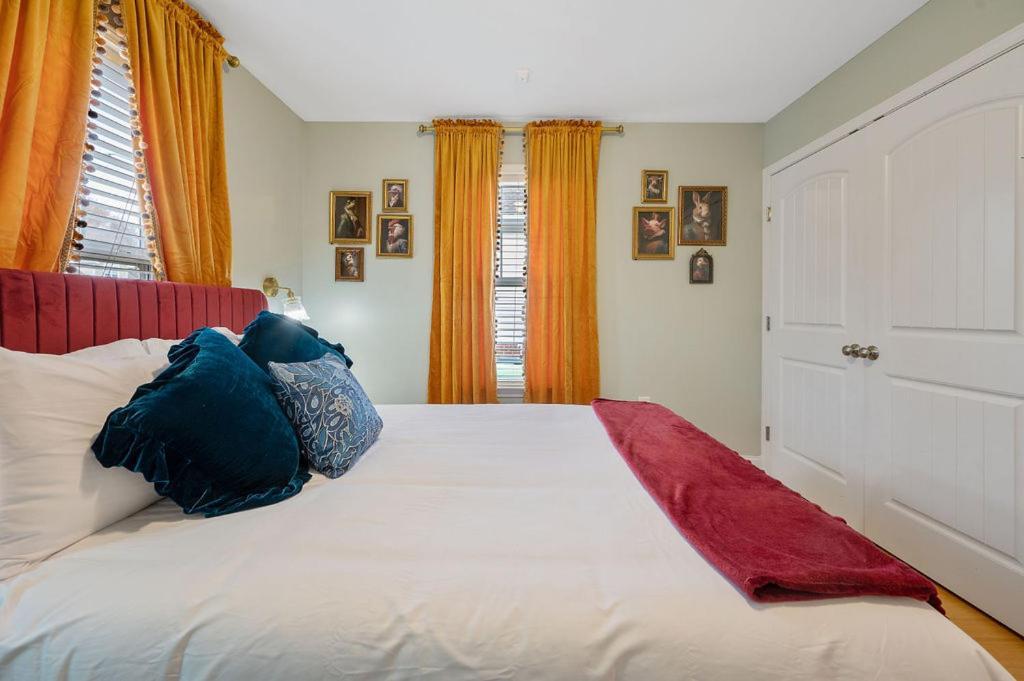 New Victorian Theme, 3Br, Lrg Backyard Close To Pnc Arena, Downtown, And Rdu Airport Ралей Екстериор снимка